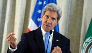 Госсекретарь США Керри уговорил МВФ не давать Украине новый кредит