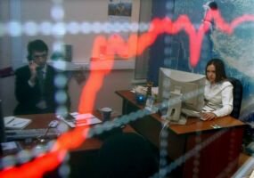 ММВБ закрылся в зеленой зоне благодаря подорожавшей нефти и слабому рублю