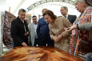 Кандидат в губернаторы ХМАО требует от Комаровой сократить траты на самопиар