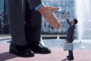 Естественные монополии обяжут отдавать малому бизнесу 10–15% на аутсорсинг