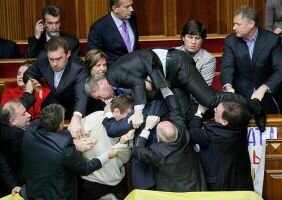 Bloomberg: На этот раз это не Путин. Украина на грани политического самоубийства