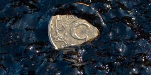 Рубль лишился поддержки и будет следовать вслед за нефтью