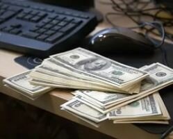 Вернувшихся россиян могут обязать отчитываться о валютных счетах