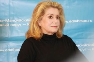 Катрин Денев рассказала о своём желании пожить в России