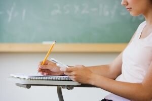 В школах установят глушилки мобильной связи